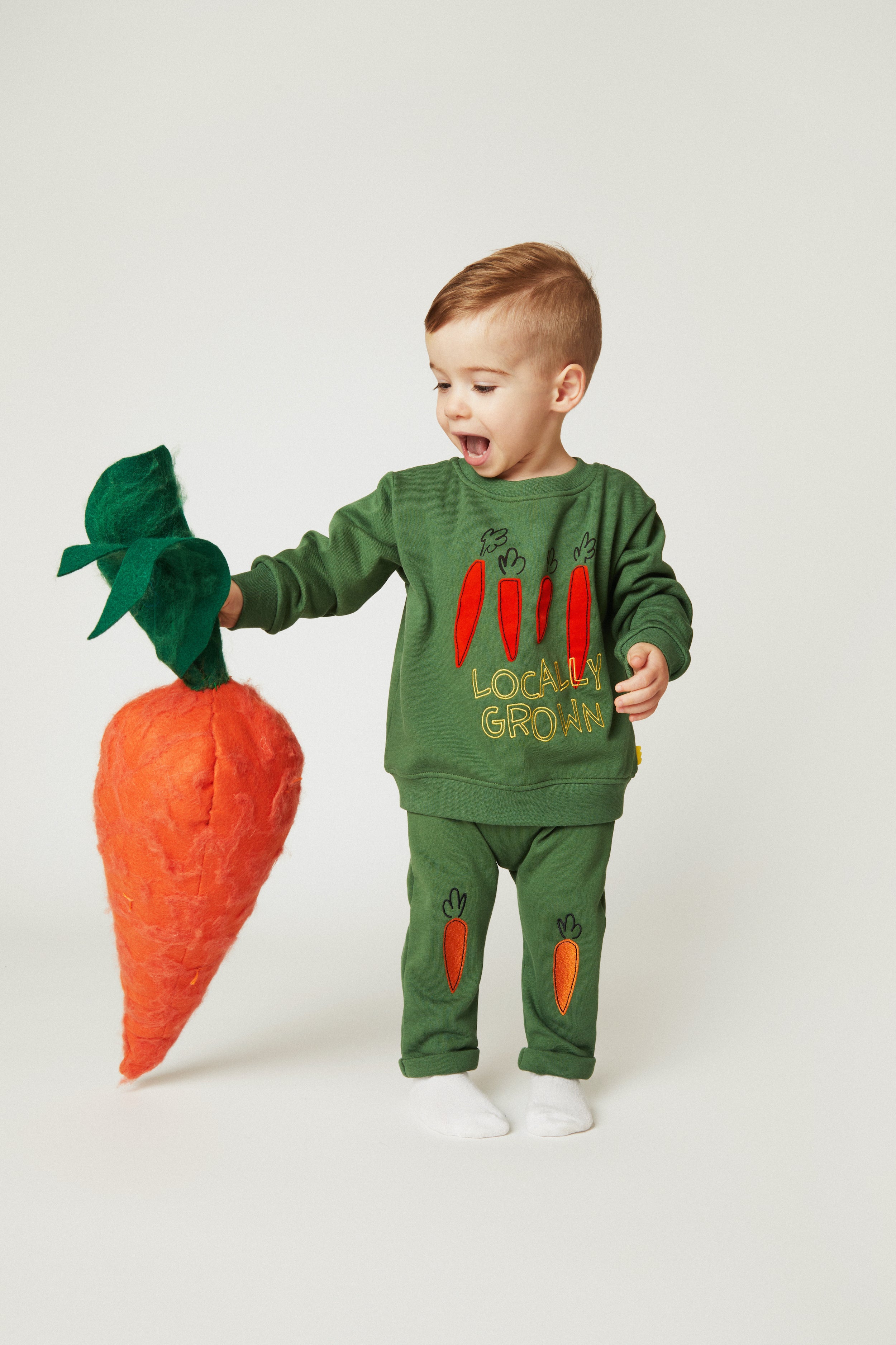 Embroidered Carrot Jogger