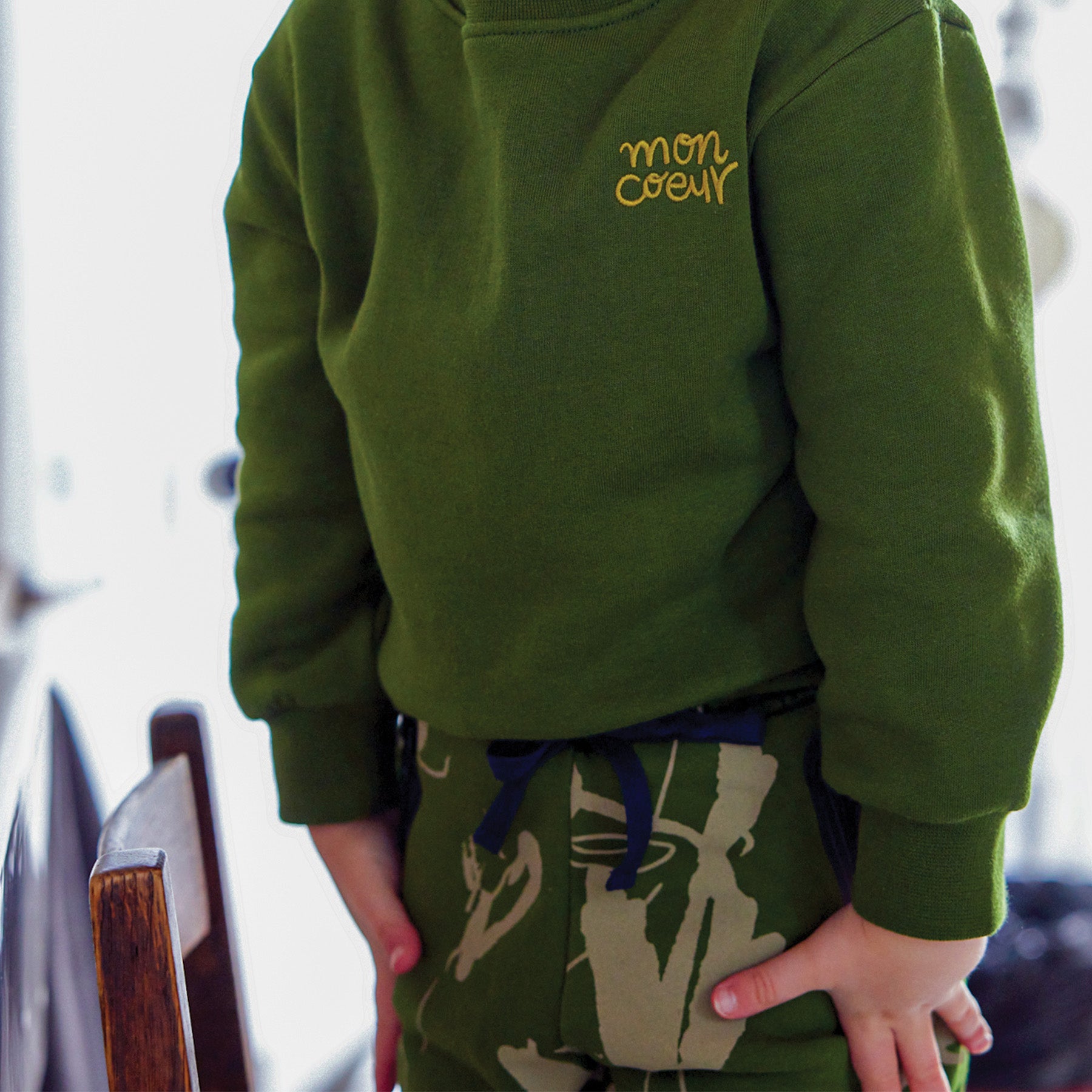 Nature's Canvas Zipper Pocket Jogger