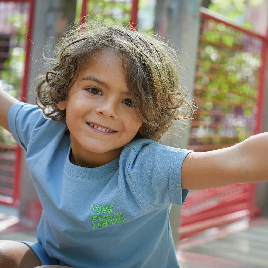 100% Earth loving Kid T-Shirt